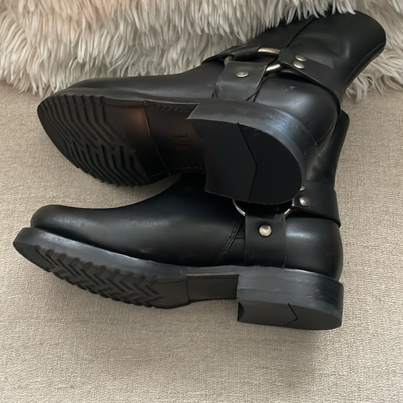 FRYE Veronica Harness Short Boots- 6.5 - Picture 4 of 6